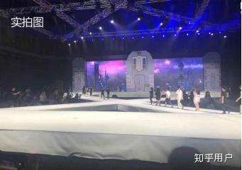 实录的图片_实景舞台效果图_比赛现场舞台实录图片大全