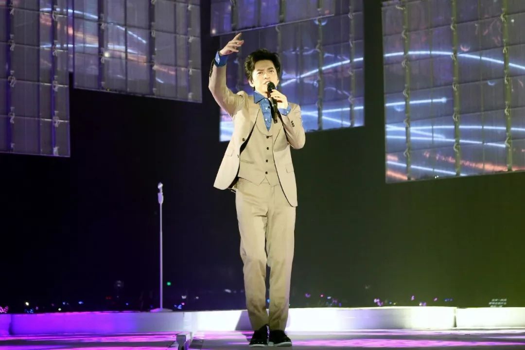 李健演唱会团队_李健演唱会舞台搭建_李健邀请学员参加演唱会
