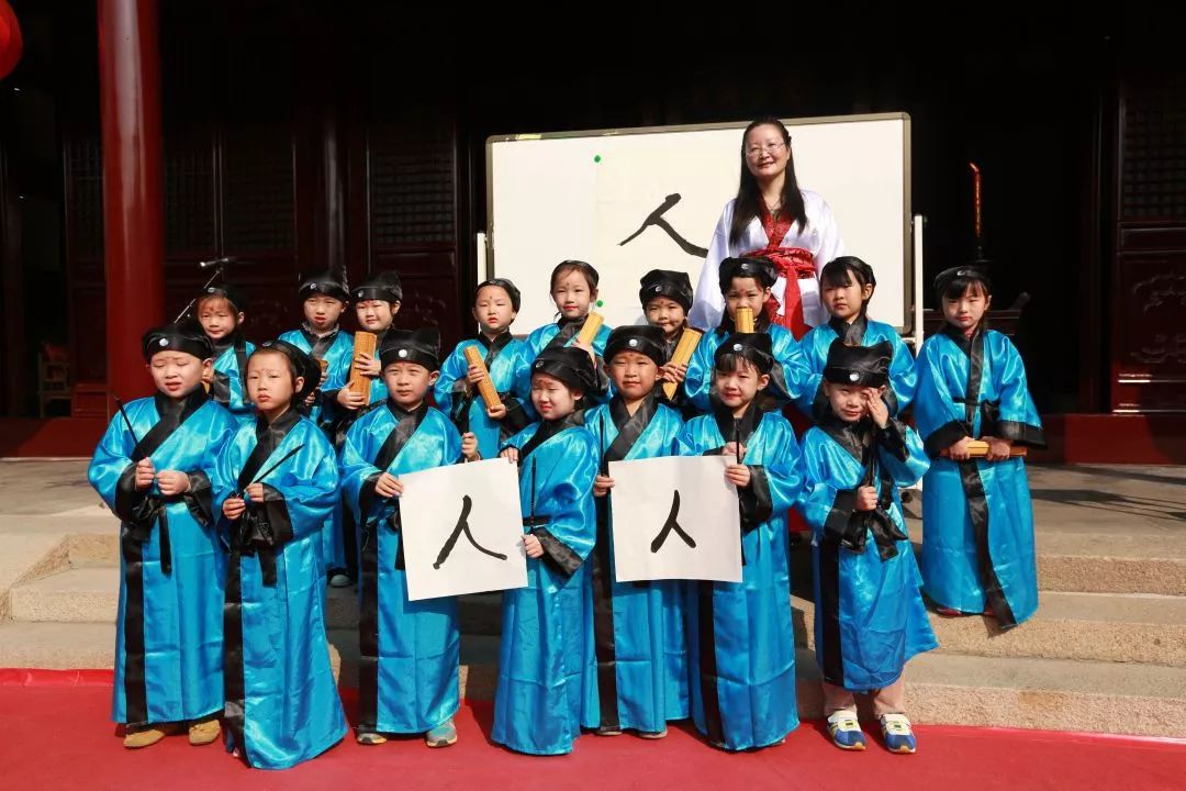 演出舞台搭建施工方案_农村演艺舞台搭建_搭建演出舞台需要什么资质