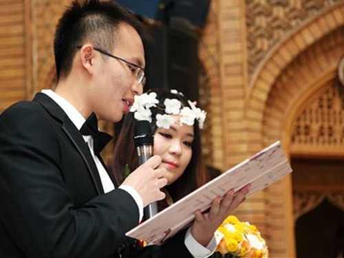 新娘婚庆说话司仪怎么说_婚庆司仪对新娘的说话_新娘婚庆说话司仪台词