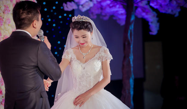 新娘婚庆说话司仪台词_婚庆司仪对新娘的说话_新娘婚庆说话司仪怎么说