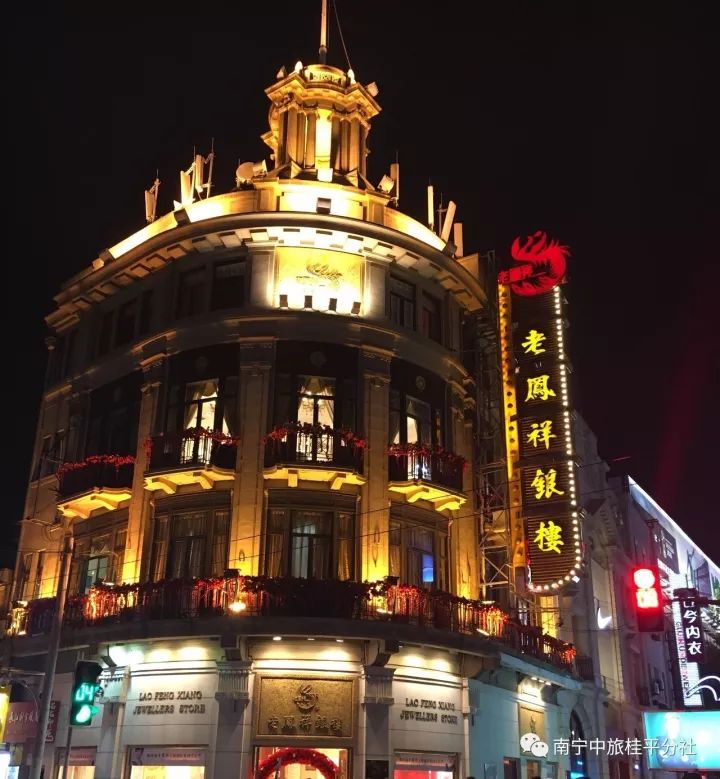 搭建一个婚礼舞台需要多少钱_搭建婚礼舞台累吗_云南婚礼舞台搭建费用