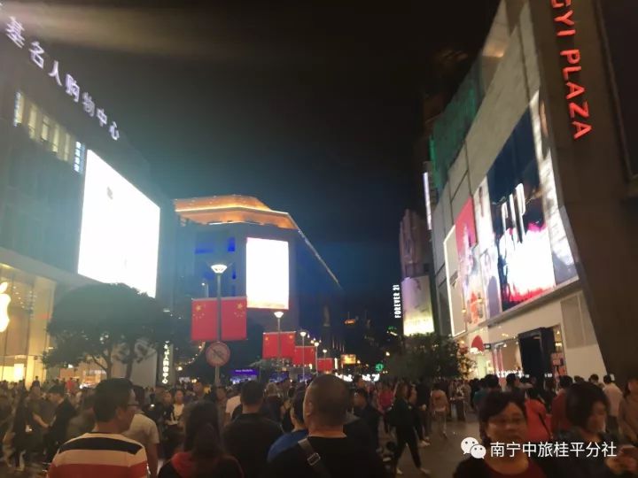搭建一个婚礼舞台需要多少钱_搭建婚礼舞台累吗_云南婚礼舞台搭建费用