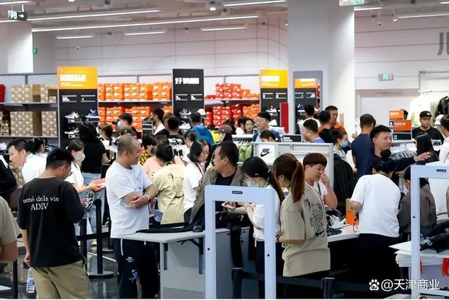 奥特莱斯商业演出_商场奥特莱斯_奥特莱斯商业体