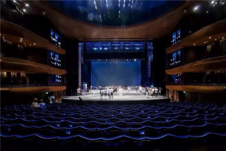 搭建灯光上海舞台的软件_上海舞台灯光工程公司_上海舞台搭建灯光